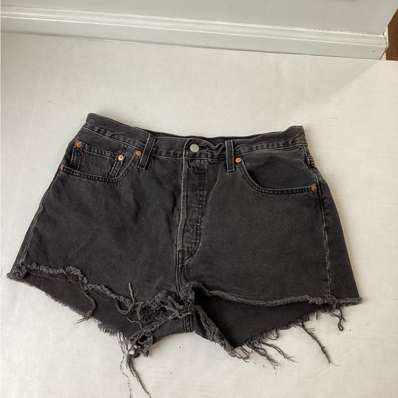 Levi's 501 High Rise Size 33 Button Fly Black Denim Shorts Distressed Cut Off - Picture 2 of 7